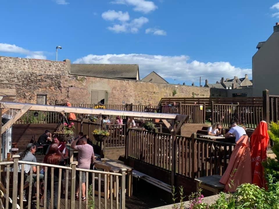 Cutty Sark Inn Eyemouth Exterior photo
